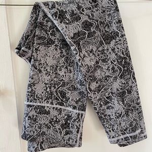 Athleta graffiti 7/8 leggings